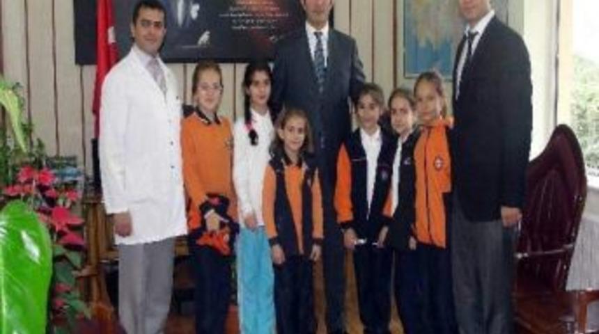 &Ouml;ğrenciler Aşure Dağıttı