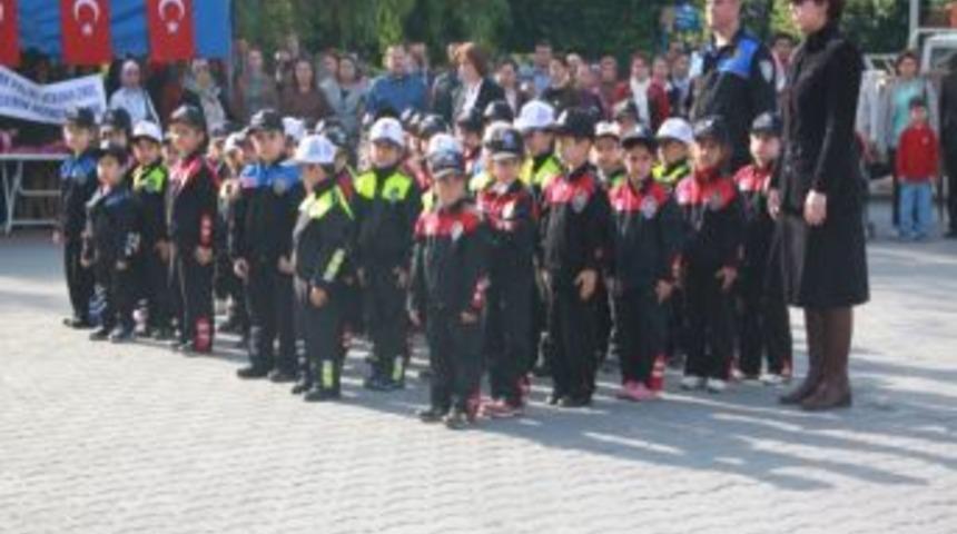 D&ouml;rtyol&rsquo;da 150 Fahri &Ccedil;ocuk Polisi Yemin Etti