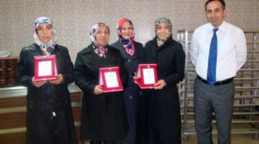 Feza Berk Liseleri Veliler Arası Aşure Yarışması D&uuml;zenledi