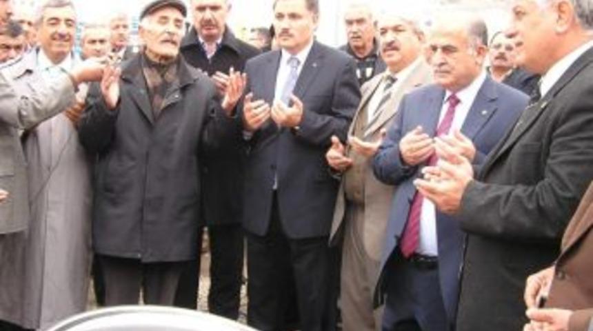 Sivil Toplum &Ouml;rg&uuml;t&uuml; Temsilcileri Ve Siyasiler 'aşure'de Buluştu