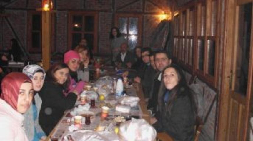 K&uuml;re&rsquo;de &Ouml;ğretmenler Moral Depoladı