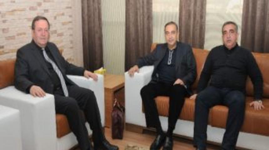 Azerbaycan Sağlık Bakan Yardımcısı Agayev'den Rekt&ouml;r Solak'a Ziyaret