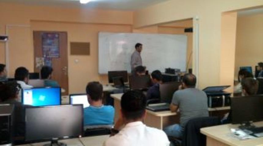 Hakkari Üniversitesi Gençlere Yazılım Geliştirme Eğitimi Verecek