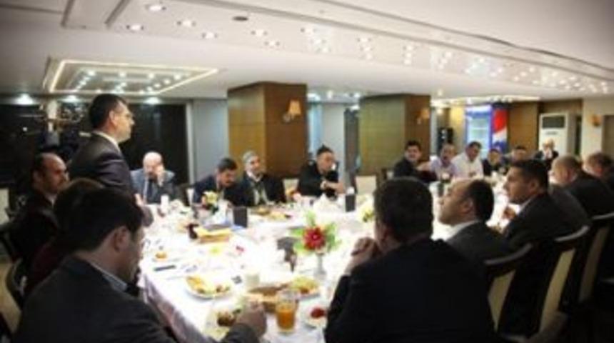 Sultanbeyli Belediyesi vatandaşları dinliyor