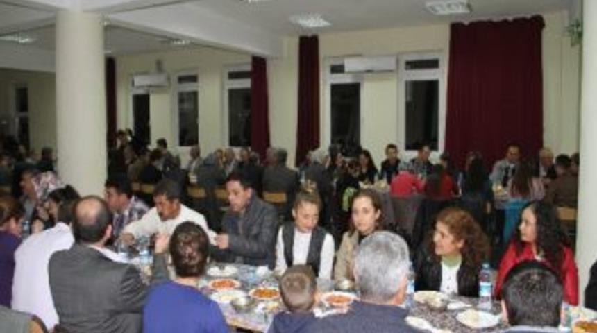 Tutkunlar, K&ouml;pr&uuml;başı'ndaki &Ouml;ğretmenleri Yemekte Ağırladı