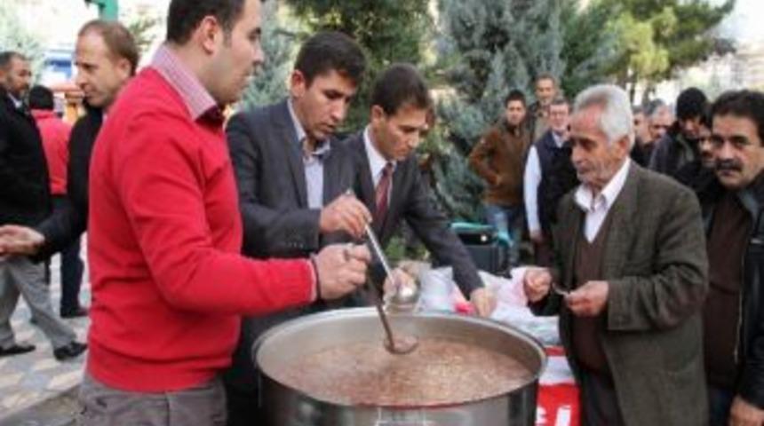 Bbp 700 Kişiye Aşure Dağıttı