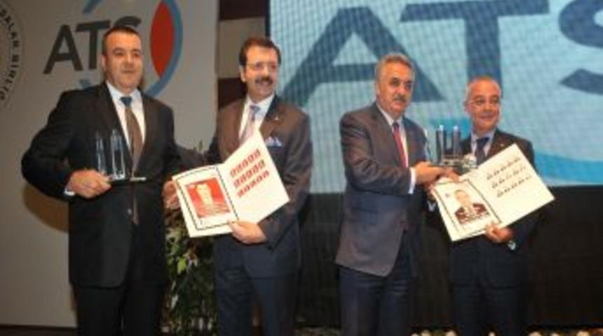 MATSO Başkanı Vural Plaketle &Ouml;d&uuml;llendirildi