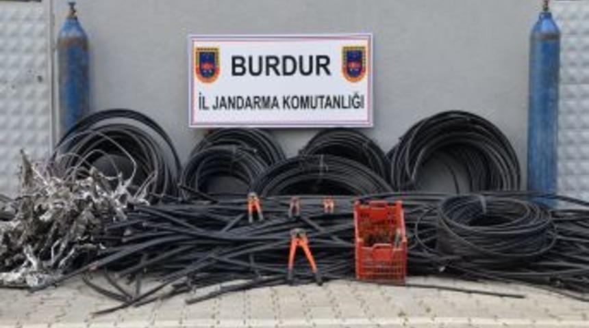Jandarma, Kablo Hırsızlarını Yakaladı