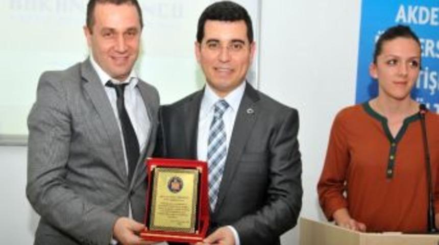 Başkan T&uuml;t&uuml;nc&uuml; Gen&ccedil; İletişimcilerle Bir Araya Geldi