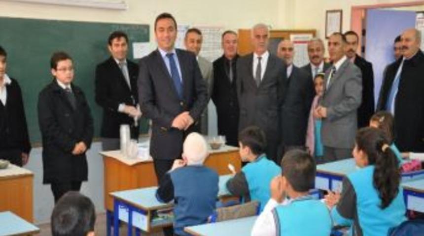 Yerk&ouml;y&rsquo;de &Ouml;ğretmenler, &Ouml;ğrencilere Aşure İkram Etti