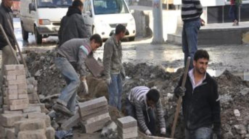 Silopi’de Yer Altı Çalışmaları Karayolu Engeline Takıldı