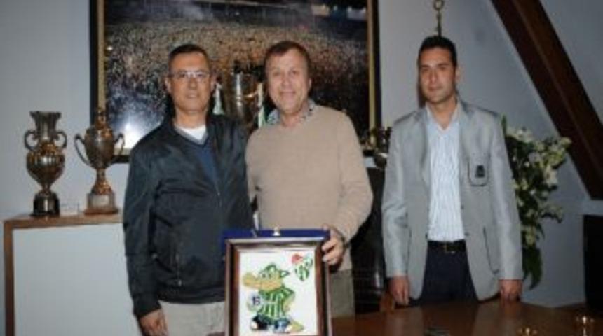 Yazıcı'ya Timsah &Ccedil;inisi