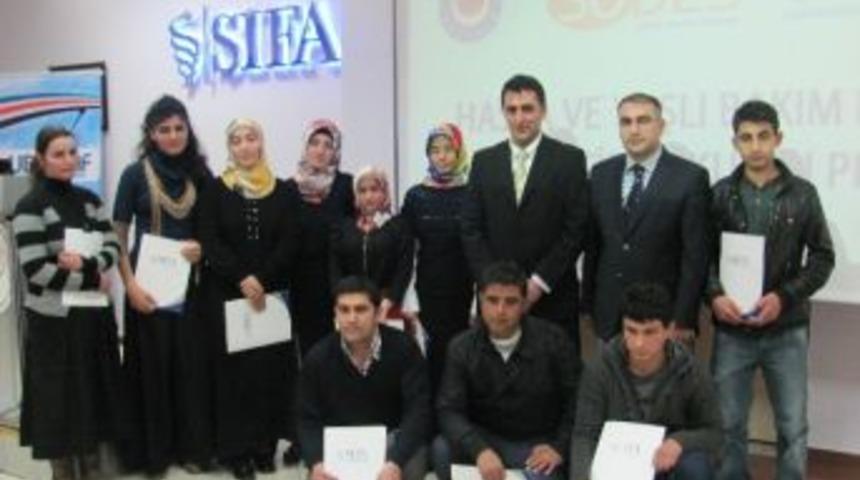 Hasta Ve Yaşlı Bakım Elemanı Yetiştirme Kursu&rsquo;nu Başarıyla Bitirenlere Sertifikaları Verildi