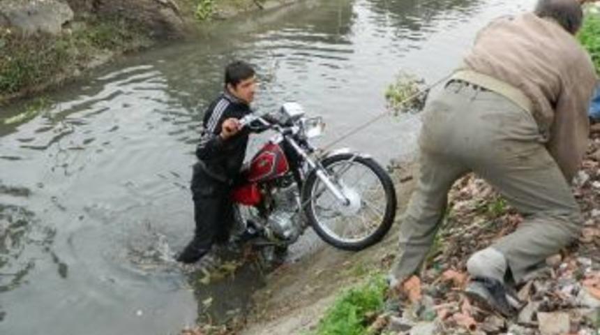 Sollamaya &ccedil;alışırken kanala u&ccedil;tu