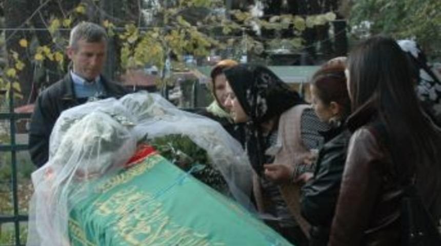 Gen&ccedil; Hemşire Son Yolculuğuna Duvağı İle Uğurlandı