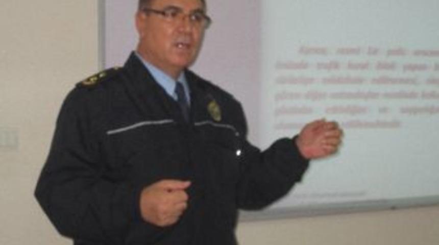 L&uuml;leburgaz İl&ccedil;e Emniyet M&uuml;d&uuml;r&uuml;l&uuml;ğ&uuml; Personeline &ldquo;trafik Kural İhlali Tespit Tutanağı&rdquo; Eğitimi Verildi