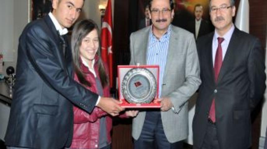 Başkan Ak'a Eğitim Teşekk&uuml;r&uuml;