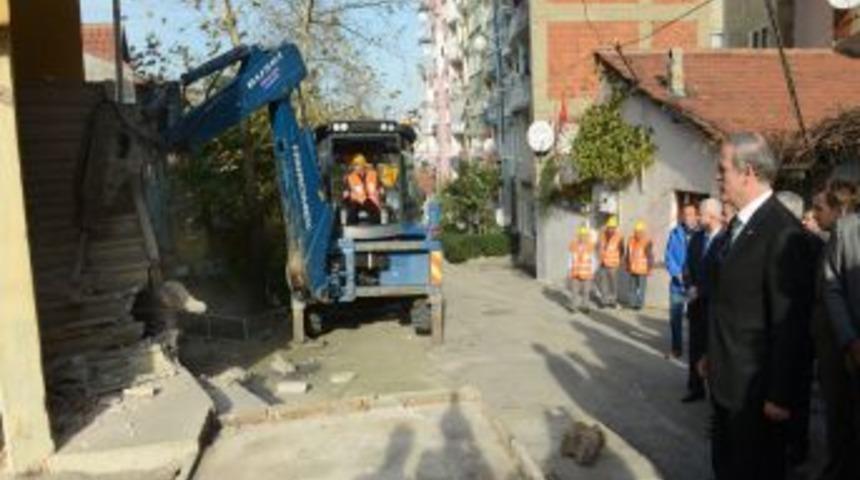 Yıldırım'da Dere Islahı Için Yıkımlar Başladı