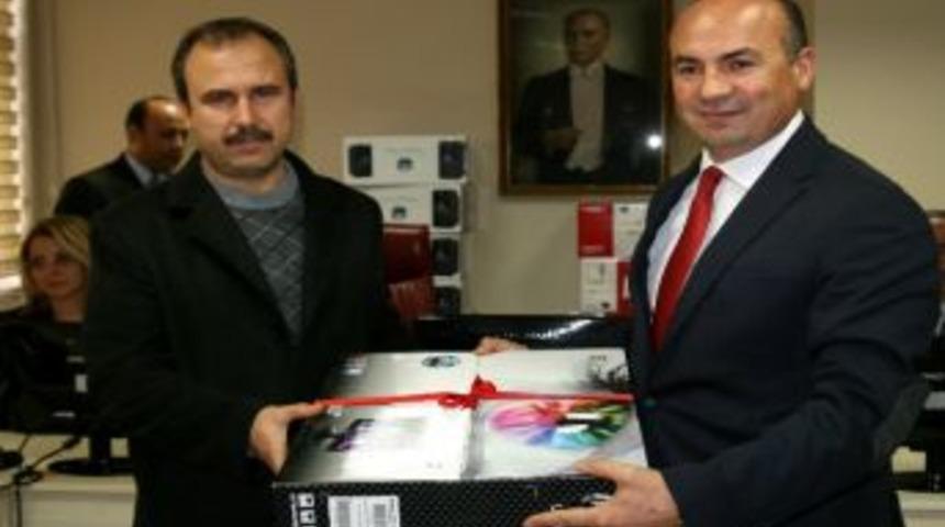 Başkan Erdoğan&rsquo;dan Mahalle Muhtarlarına Bilgisayar