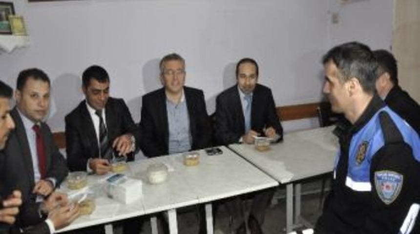 Şırnak Emniyet M&uuml;d&uuml;rl&uuml;ğ&uuml; Olayların &Ccedil;ıktığı B&ouml;lgede Aşure Dağıttı