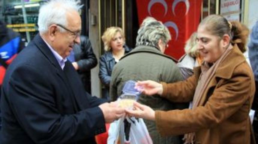 Mhp'den Aşure Dağıtımı