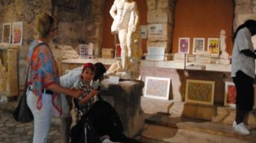 Turistler, Otellerin T&uuml;rk Gecelerinde Ebru Yapmayı &Ouml;ğrenecek