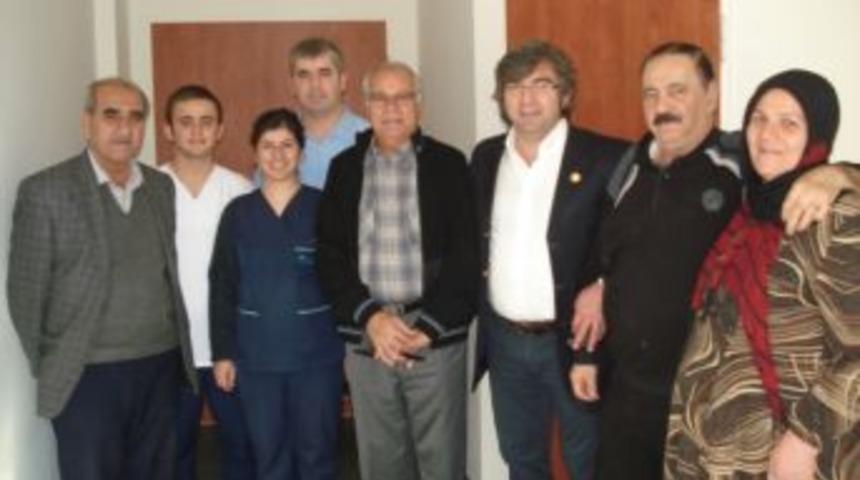 Tekerlekli Sandalyeye Mahkum Olan Irak'lı Hasta Y&uuml;r&uuml;yerek Hastaneden Ayrıldı