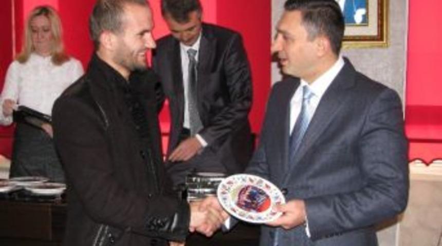 Tanıtım G&uuml;nlerinde Emeği Ge&ccedil;enlere Plaket