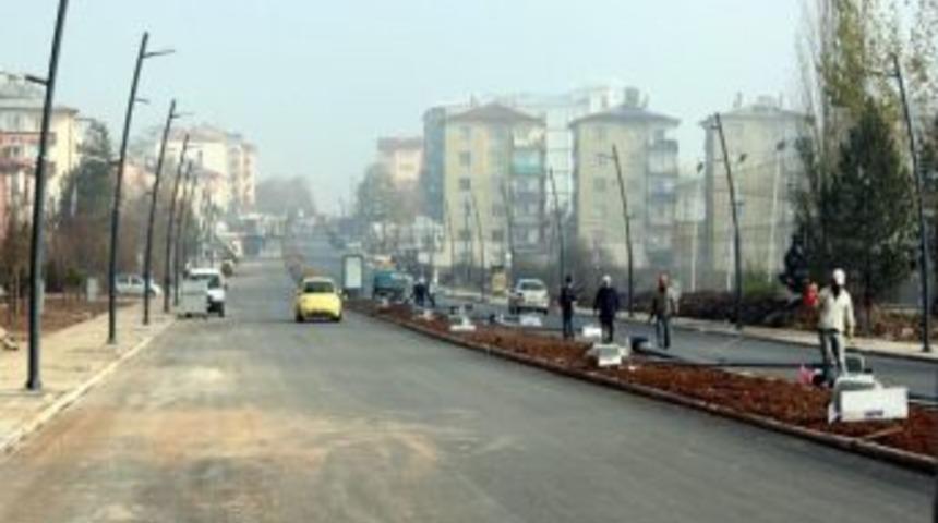 Muhsin Yazıcıoğlu Bulvarında &Ccedil;alışmalar S&uuml;r&uuml;yor