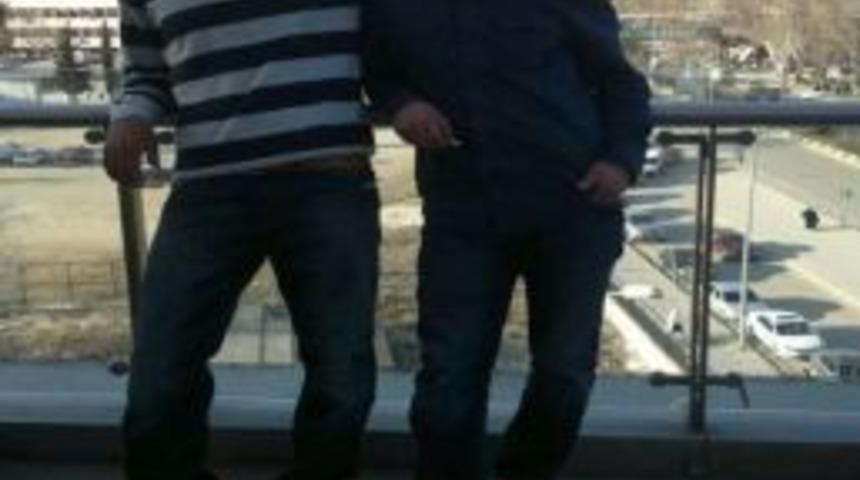 Alacağını Isteyen Arkadaşını Bı&ccedil;akla &Ouml;ld&uuml;rd&uuml;