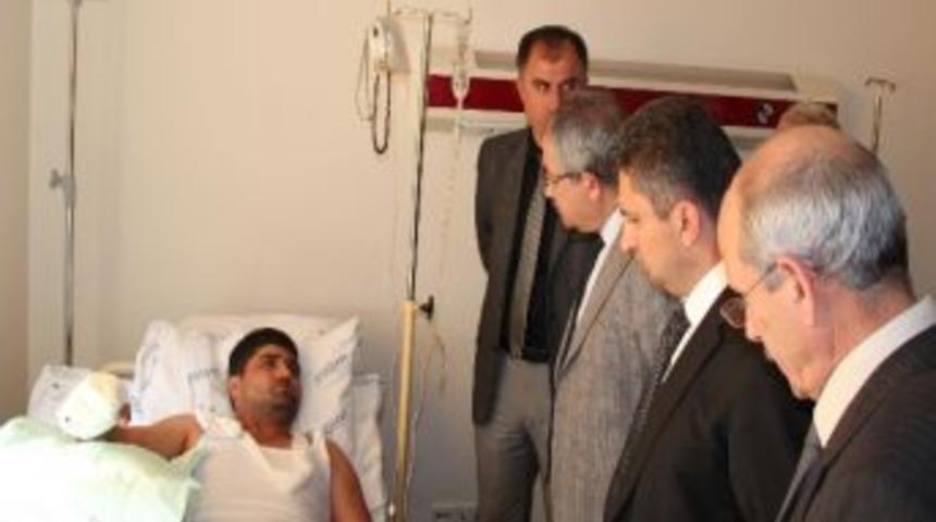 Yaralı Madenciyi Ziyaret Ettiler