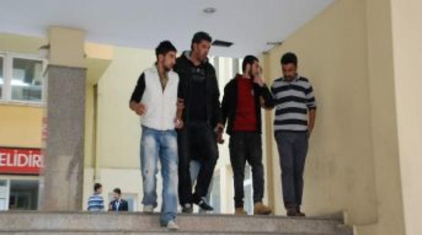 Kocaeli'nde 4 İş Yeri Soyan Hırsızlar Su&ccedil;&uuml;st&uuml; Yakalandı