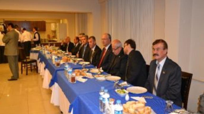Vali Daş&ouml;z İgm &Uuml;yelerine Yemek Verdi
