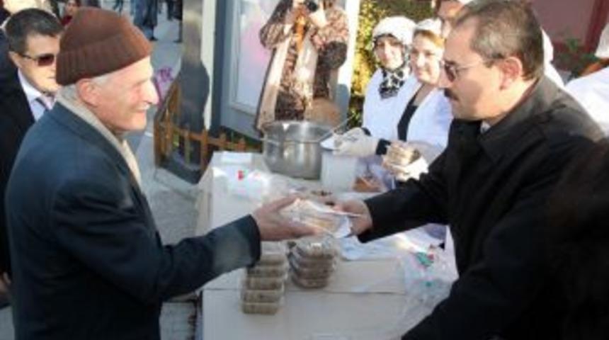 İl Genel Meclisi aşure dağıttı