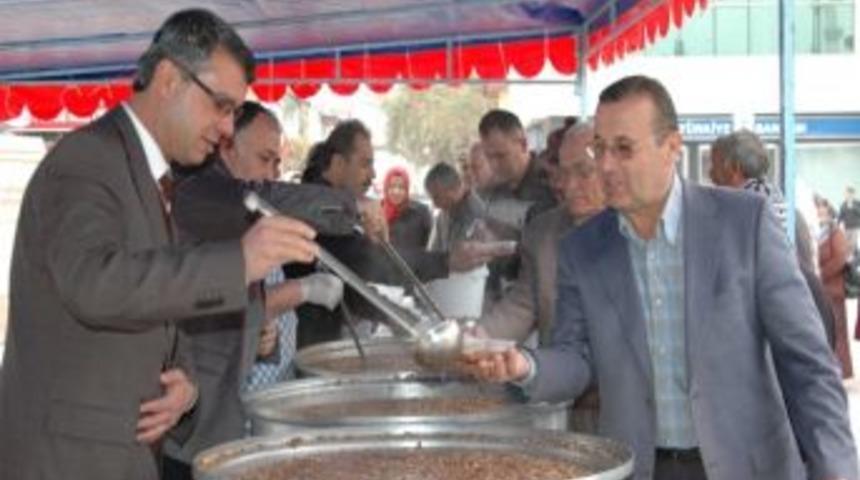 Bucak Belediyesi&rsquo;nden 6 Bin 500 Kişiye Aşure İkramı