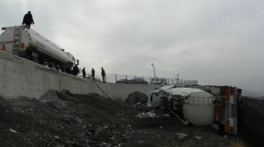 Sisli Havada Tanker Şarampole U&ccedil;tu