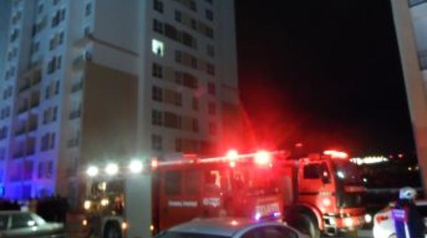 L&uuml;ks Sitedeki Yangın Korkuttu