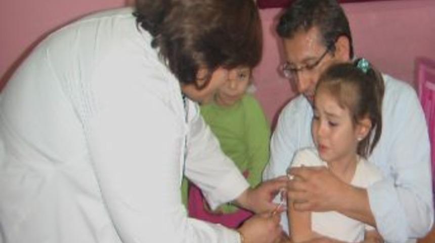 Alaşehir'de İlkokul 1. Sınıf &Ouml;ğrencilerine Aşı Yapıldı