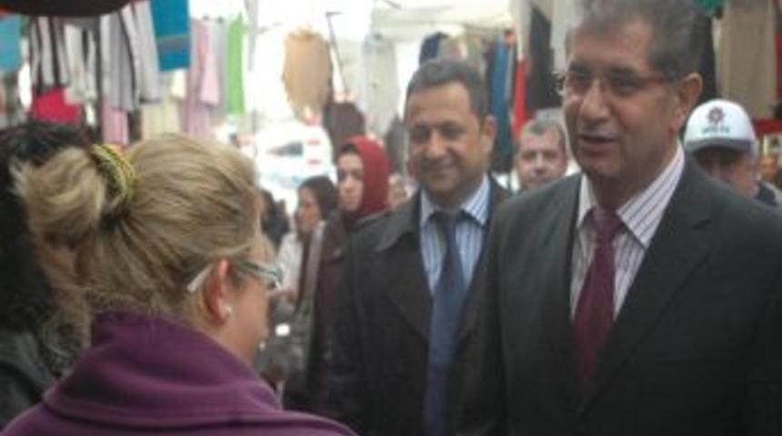 &Ccedil;orlu Kaymakamı Doğan Semt Pazarında
