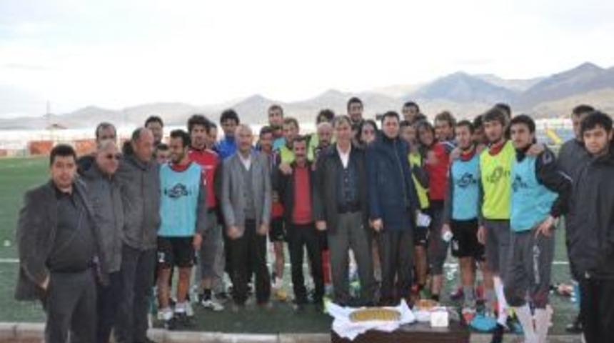 Sandıklıspor Antremanlarını S&uuml;rd&uuml;r&uuml;yor