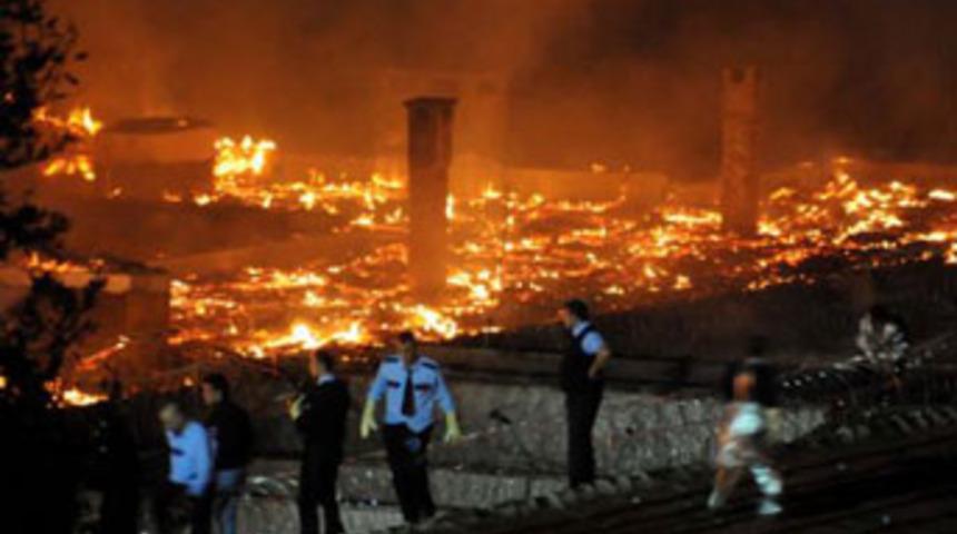 Cezaevinde b&uuml;y&uuml;k yangın