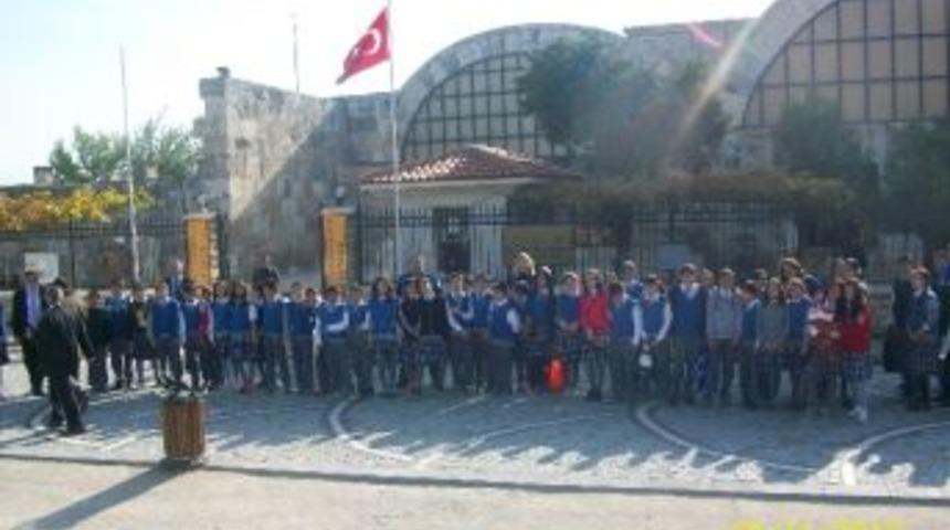 Polis Amcaları Geziye G&ouml;t&uuml;rd&uuml;