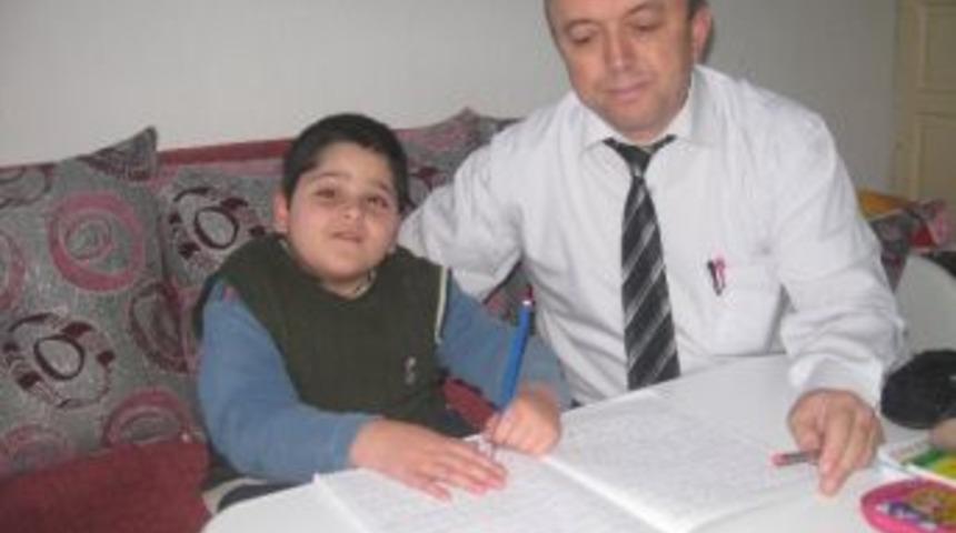 &Ouml;zel Eğitime Muhta&ccedil; &Ccedil;ocuklara Evde Eğitim Veriliyor