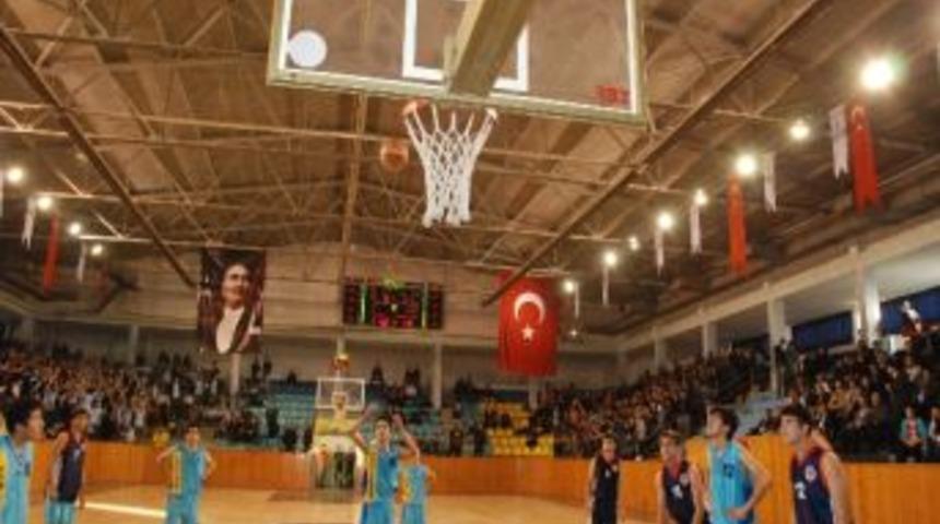 Gen&ccedil;ler Basketbol Şampiyonası Sona Erdi