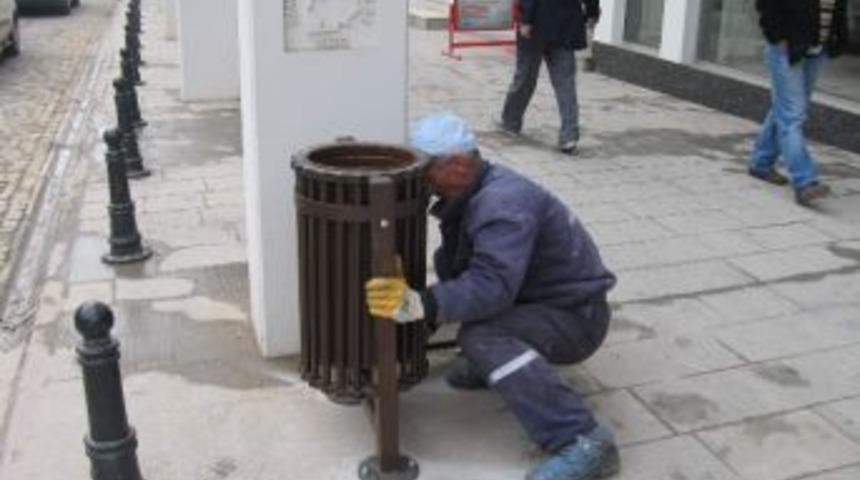 İzmit'te &Ccedil;&ouml;p Konteynerleri Değiştiriliyor