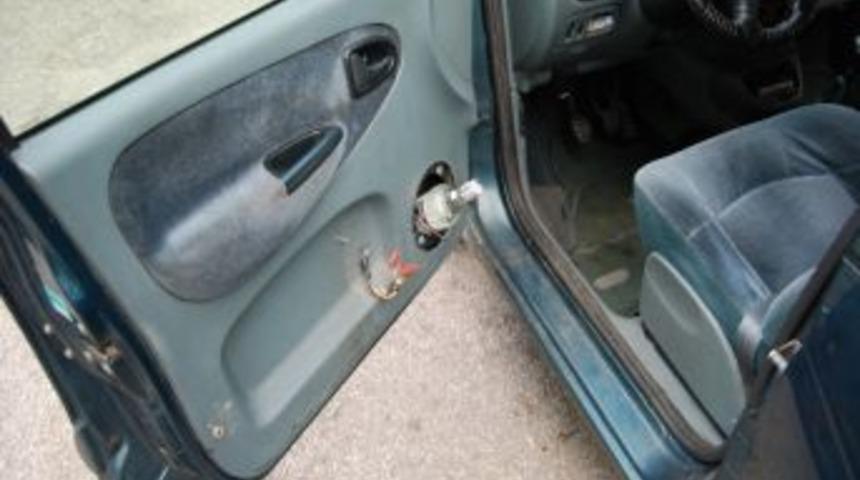 Kapıkule’de 176 Şişe Kaçak İçki Ele Geçirildi