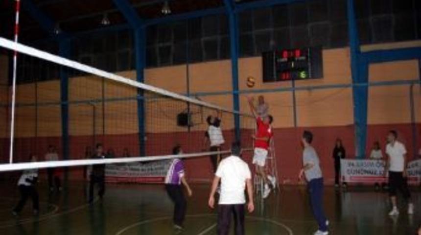 Boz&uuml;y&uuml;k&rsquo;te &Ouml;ğretmenler Arası Voleybol Ma&ccedil;ı