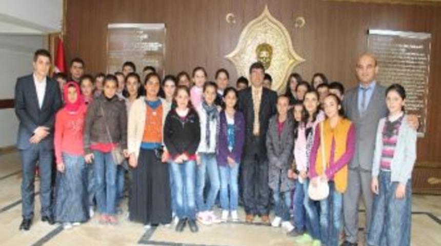 Öğrencilerden Milli Eğitim Müdürüne Ziyaret