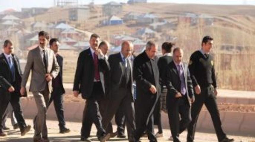 Yy&uuml; Senatosu &Ouml;zalp Myo&rsquo;da İncelemelerde Bulundu