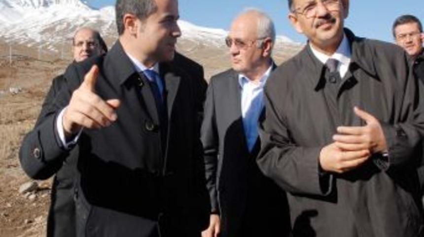 Bakan Kılı&ccedil;: BDP&rsquo;lilerin Ter&ouml;ristlerle Kucaklaşması, Toplumu Incitmiştir